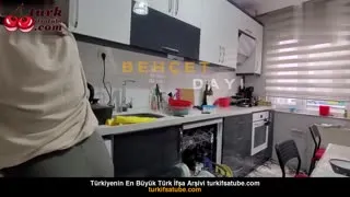 Zeynep Tümbek’in Çıplak üvey kardeşi Katılımcısı 10. Youtuber Videoyu Gösteriyor