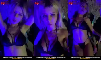 Üvey Abla Sakso İle Çıplak Görüntüye Bak